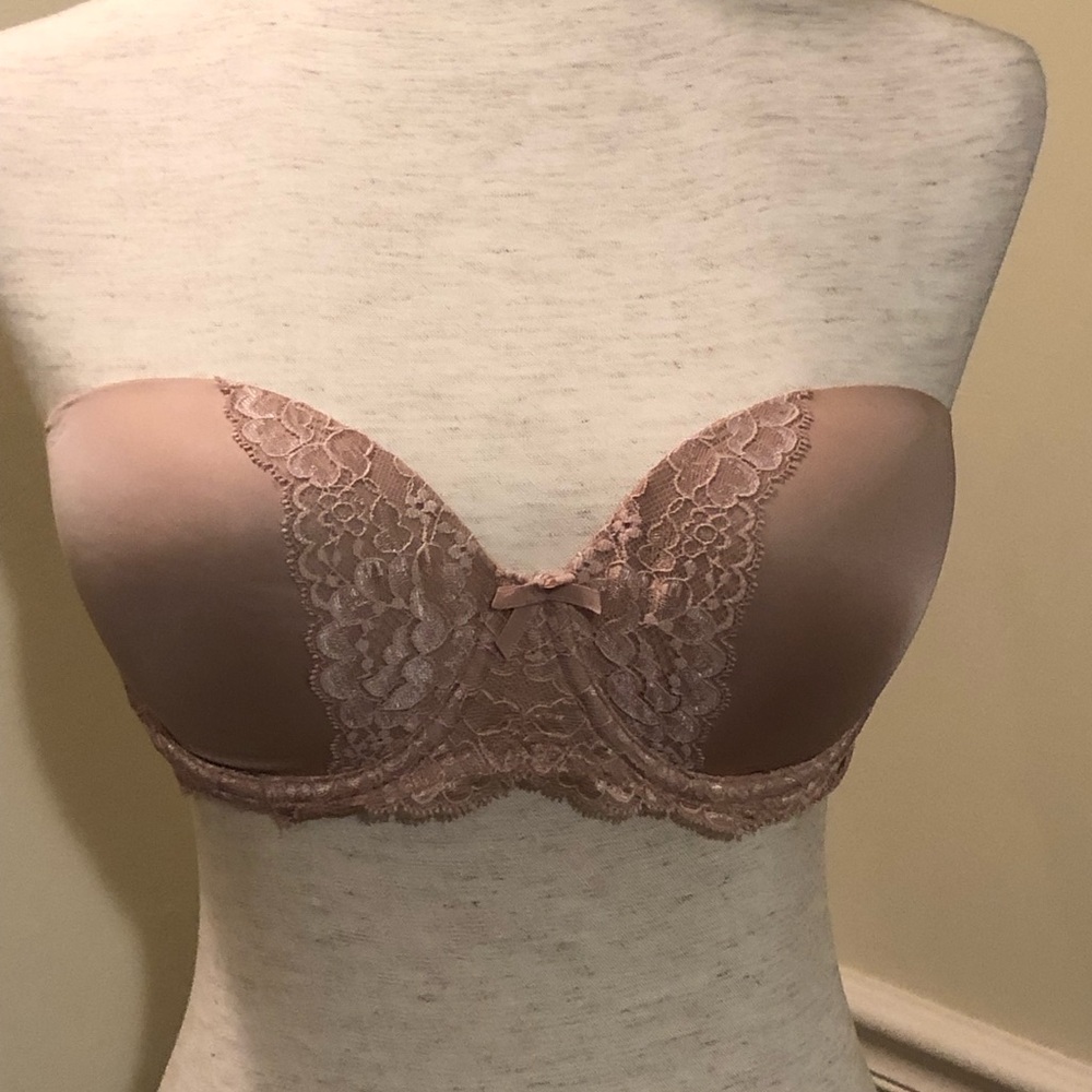 Victoria’s Secret Elegant Lace Strapless Nude Bra